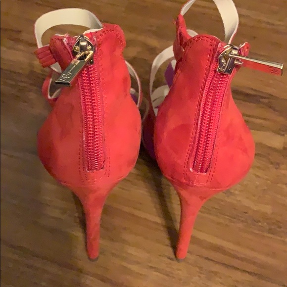 Jessica Simpson helps - Picture 4 of 5